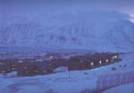 74Longyearbyen_vinter_og_Hiorthfj.